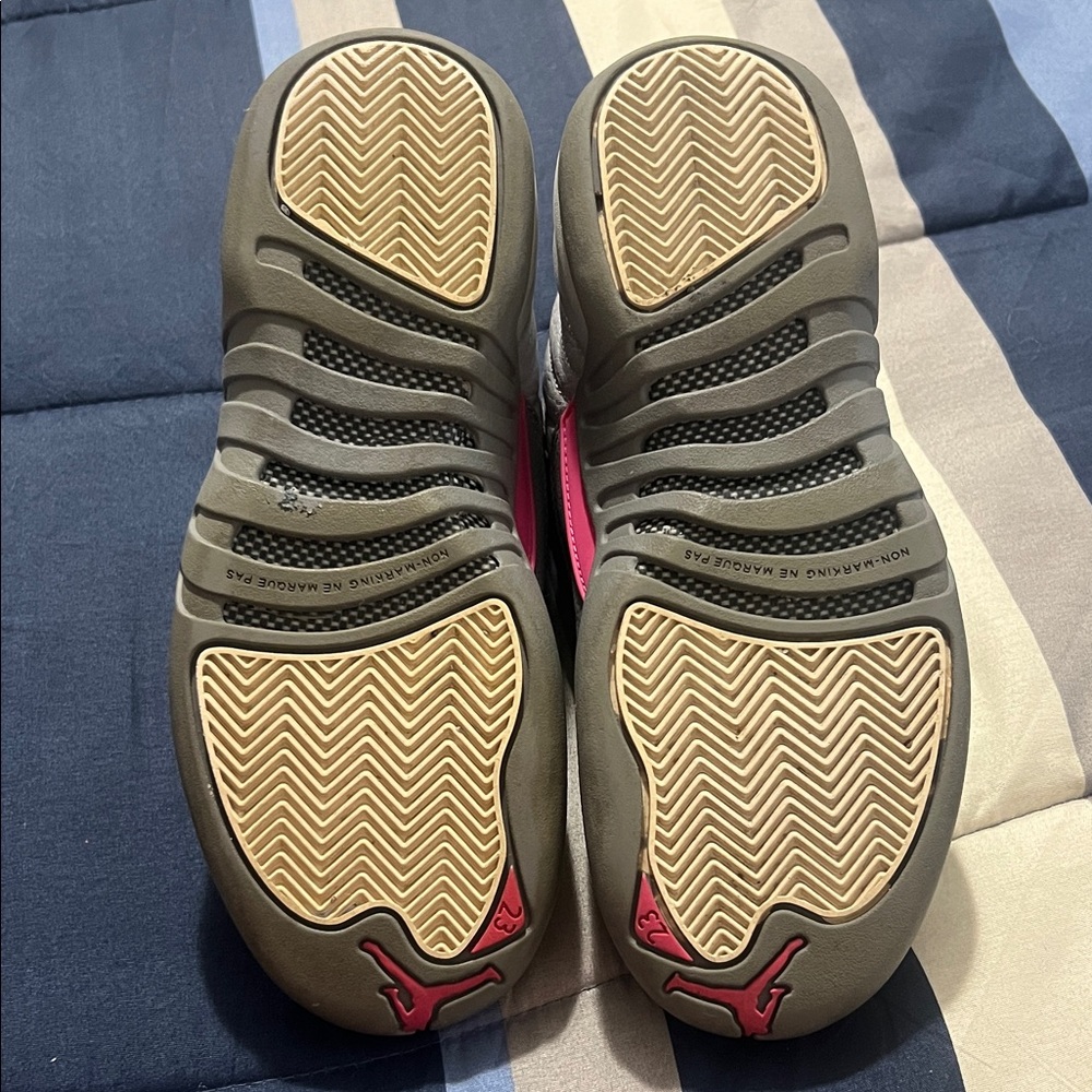 Jordan kids Sneakers in Gray and Pink - Picture 7 of 7